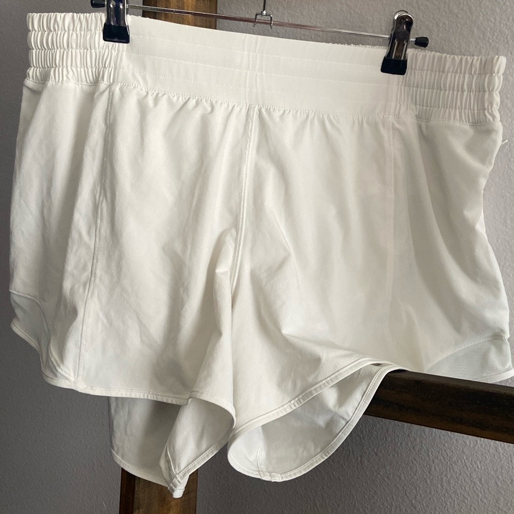 🤍Lululemon Hotty Highrise 4 inch inseam Size 14🤍